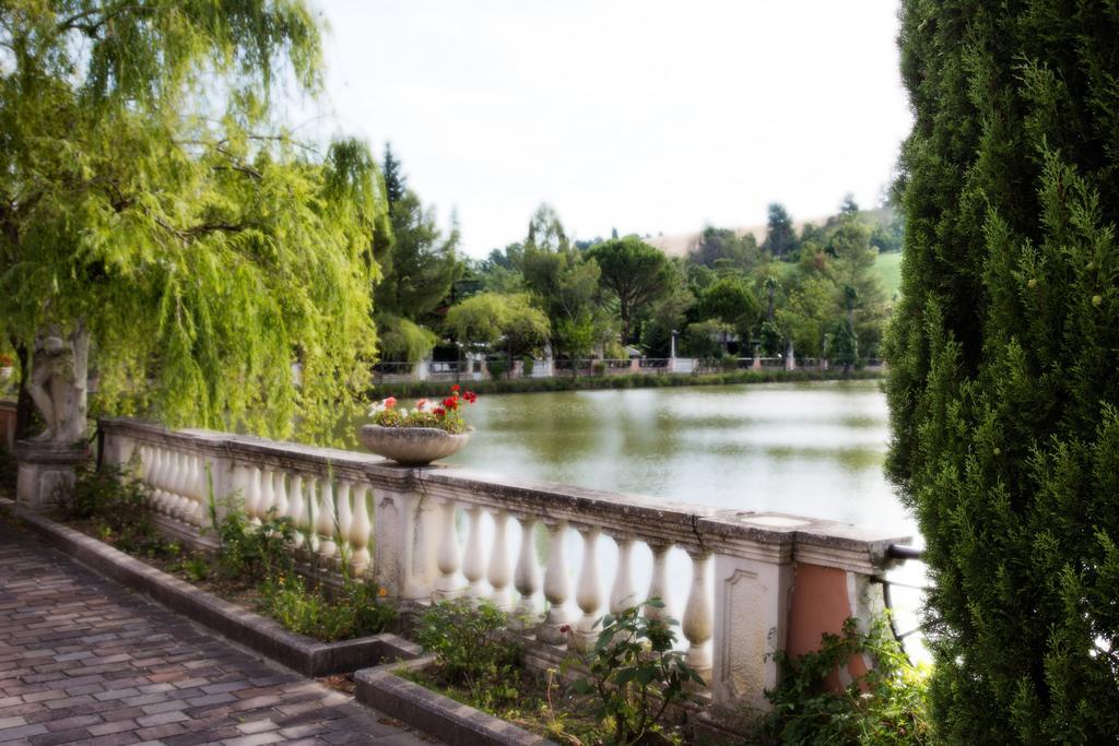 Hotel Villa Leri Monte Colombo エクステリア 写真