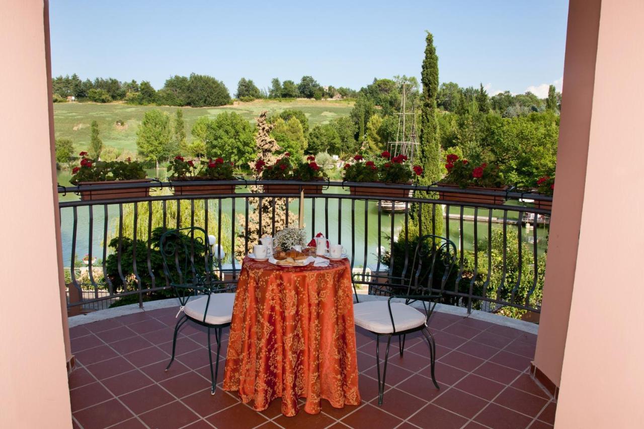 Hotel Villa Leri Monte Colombo エクステリア 写真