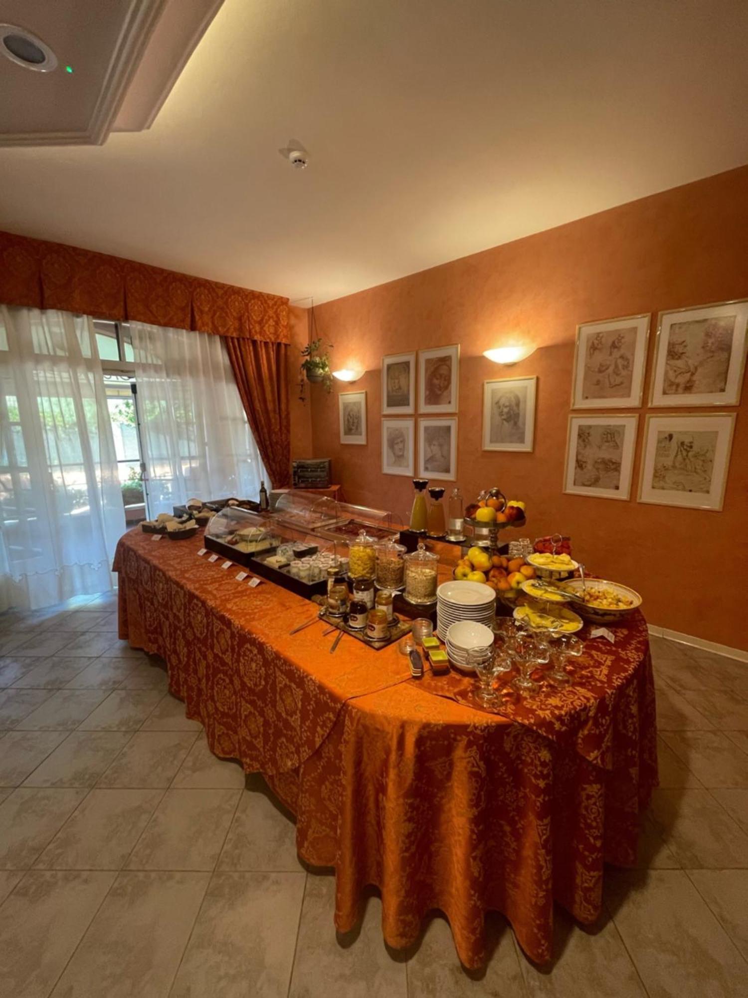 Hotel Villa Leri Monte Colombo エクステリア 写真