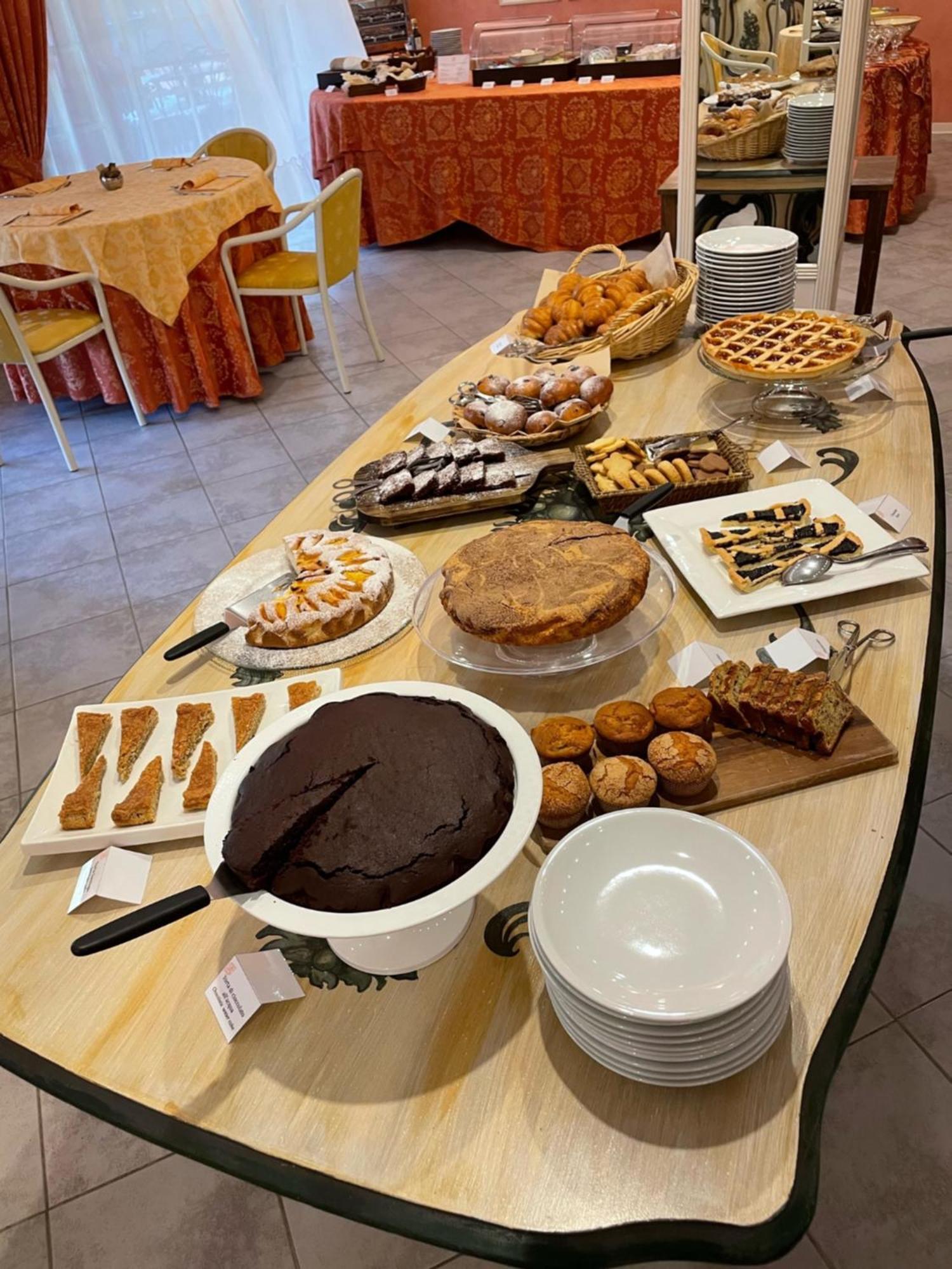 Hotel Villa Leri Monte Colombo エクステリア 写真